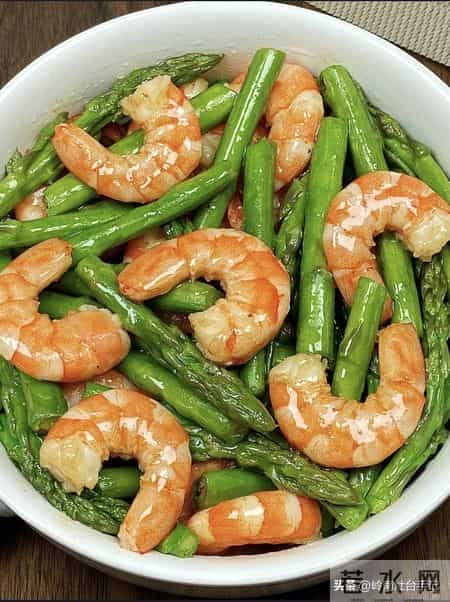 硒是洋葱的50倍，建议中老年：隔天吃一次，腿脚有劲，对肝脏也好