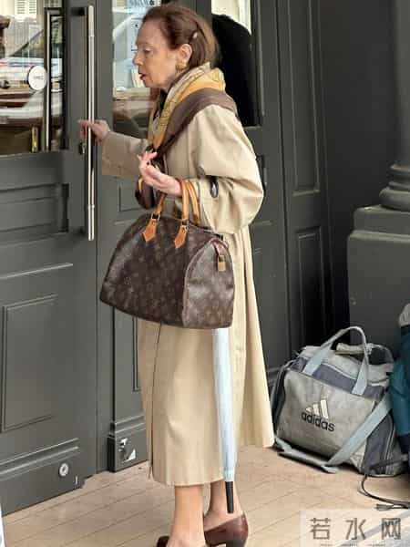 不得不说，法国女人才是最会穿的，不管是20还是80岁美的松弛优雅