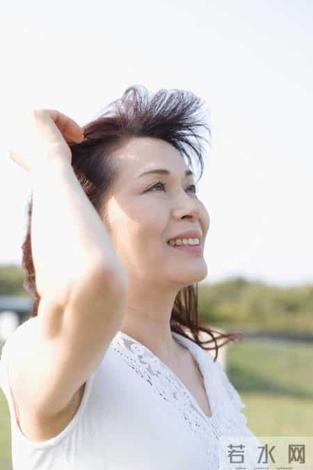 两性关系实话：女人过了60岁，99%都有这5个表现。你真的了解吗