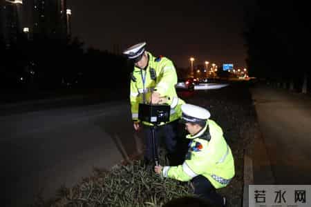 昨晚官塘大道多车超速被罚，交警夜间测速仪上线！