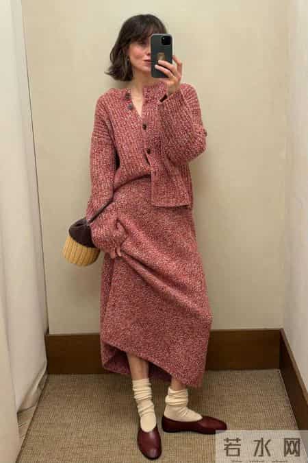 冬天的留白穿搭，是一种松弛自在的美！