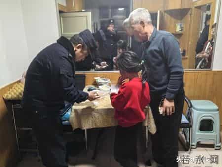 呼和浩特市公安局治安管理和特巡警支队开展万警万员进万家活动