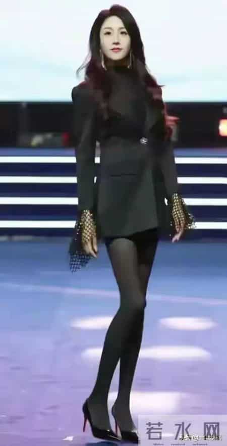 评委比模特都要漂亮，身材简直是天花板，身材高挑，气质优雅迷人