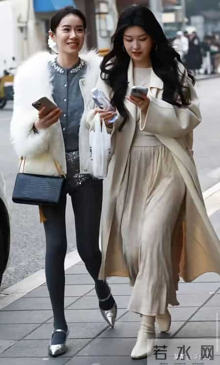 去了上海、杭州才发现：大衣下面不一定要搭长裤，这样穿会更时髦
