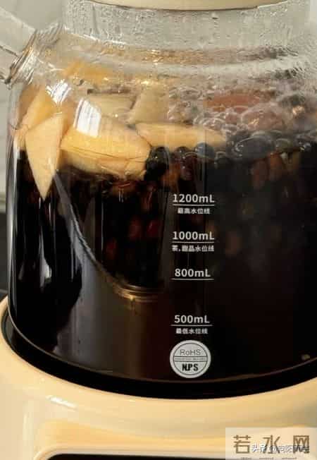 苹果搭对1物,肠道立马大扫除!3款平价水喝1个月,腰细了气色亮