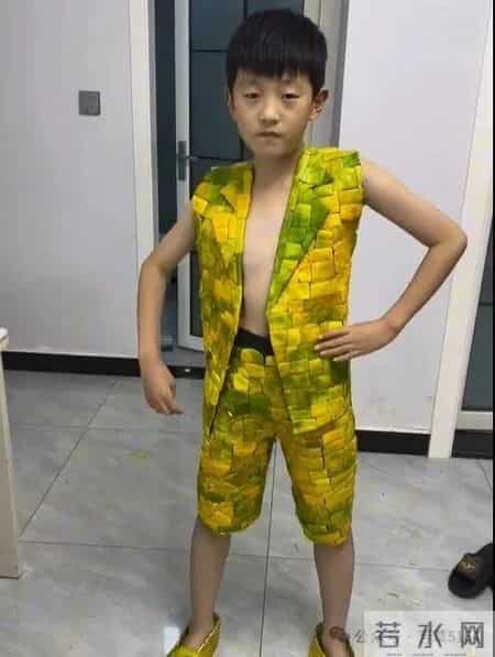 河南一宝妈，因“用银杏叶给儿子做龙袍”火了，网友：卷到马年了