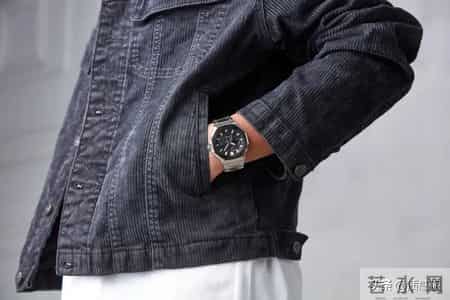 2026 腕表新风向：全金属、黑色系走红，好表就该日常百搭