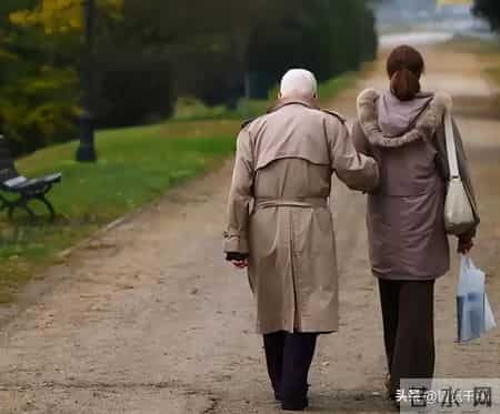 一个扎心的现实：为什么越孝顺的子女，反而越不受父母待见？