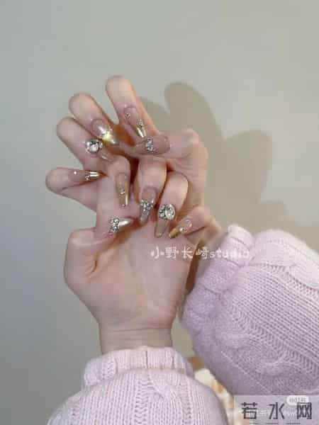 跟新年很适配的贵气美甲更新啦