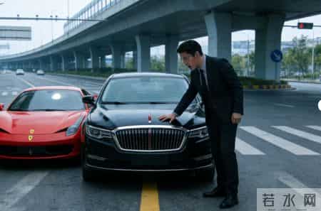 我开着红旗去机场接新上任的市长，路上被一辆法拉利恶意变道5次