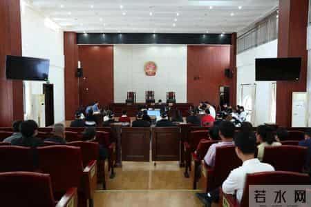 八人帮助销售私彩涉嫌犯罪,在万宁法院受审