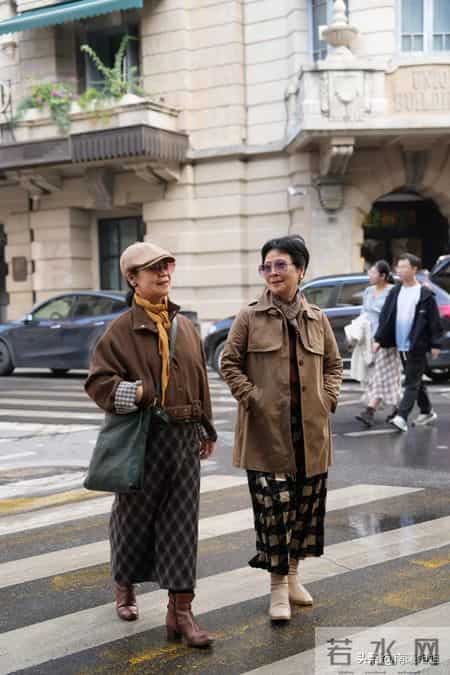 女人老了，不建议穿这3种“装嫩色”，自以为时髦，实际更显老了