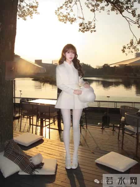 纯白氛围感穿搭｜秋日温柔杀