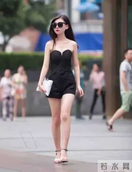 漂亮的小姨子来家里玩,趁我老婆不在,问我:姐夫,你爱我姐吗