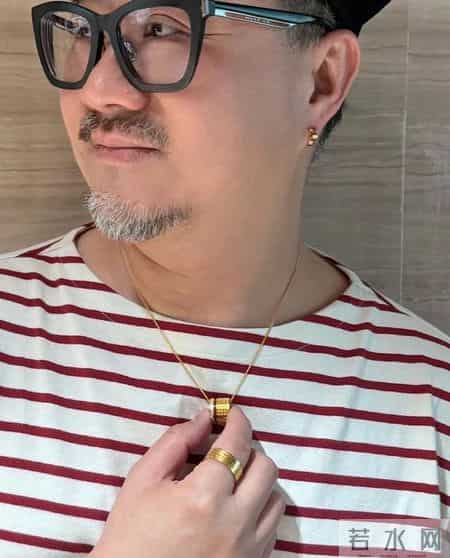 被40岁160斤的北京大叔惊艳！色不花哨、首饰不戴金，清爽更有型