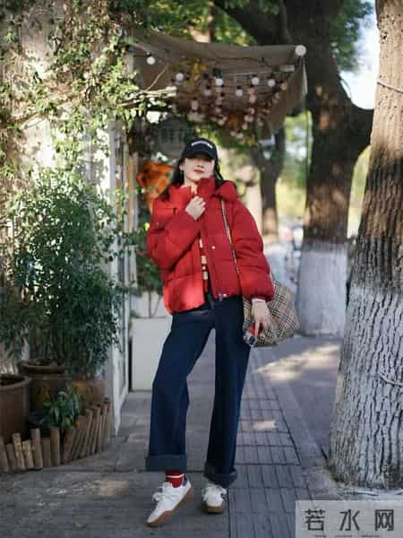 今年冬天流行“红色+黑色”穿搭组合，让你美出新高度！