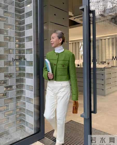 又发现一位超会穿的大姐，62岁打扮时髦洋气，不特别显年轻但气质