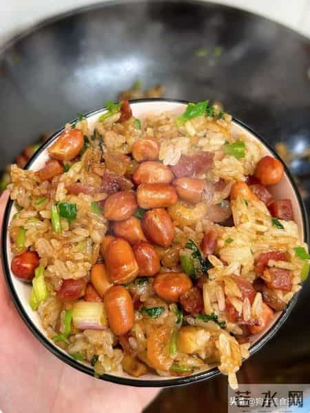 明天腊八，晚餐就做这饭，荤素搭配，驱寒暖身寓意好，别不懂