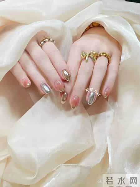 气质浅灰魔镜粉小短甲分享