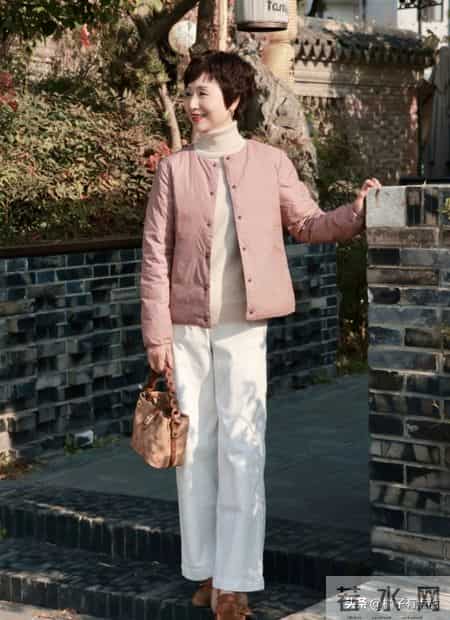 这位奶奶太会打扮!63岁穿得像40岁,洋气又减龄,值得借鉴