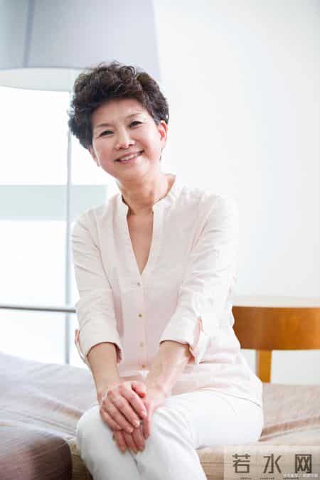 两性关系实话：女人过了60岁，99%都有这5个表现。你真的了解吗