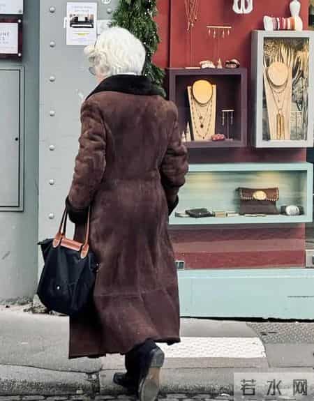被法国奶奶的皮草大衣穿搭惊艳！配裤子、裙子都好看，特洋气显贵
