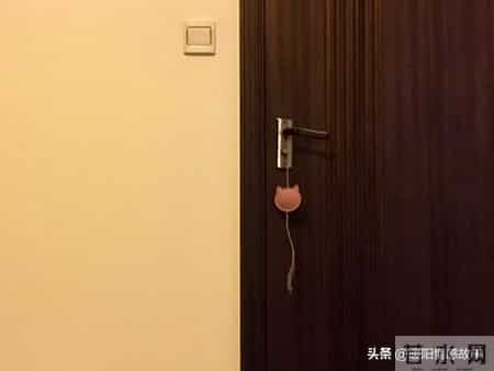 45岁阿姨去迪拜当保姆，在雇主家后院挖地种了花园，就此改变人生