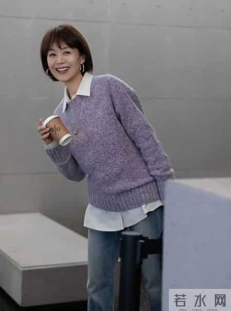 这个阿姨太会打扮：发剪短，衣穿简，58岁又美、又自然，值得借鉴