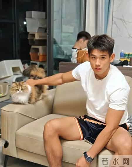 超火的广州体育生五颗星去当男模了！？