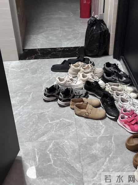 物业不让“鞋子堆门口”，瞧瞧广东人的妙招，干净高级又美观！