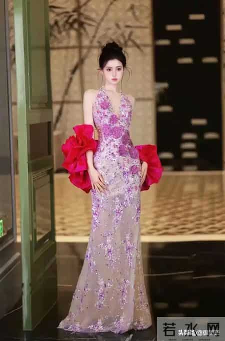 上海一模特 身高182cm 身材拥有黄金比例 散发迷人魅力