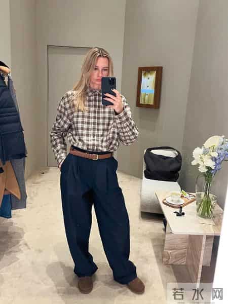 冬天把藏蓝色穿在身上，好看又显高级！