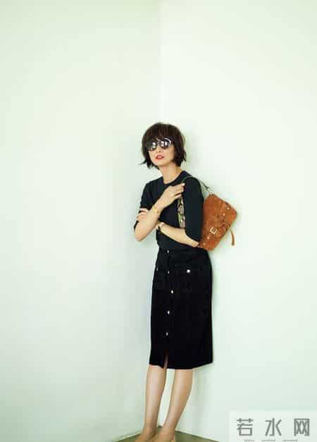 53岁富冈佳子为何如此受欢迎？除穿搭连头发都有人模仿，看完就知