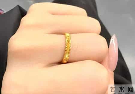 周大福这枚黄金戒指，不是爆款，但是却越看越上头！