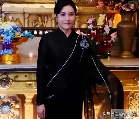 诗妮娜贵妃印度之行结束，4天换了5套造型，41岁生日复出试水成功