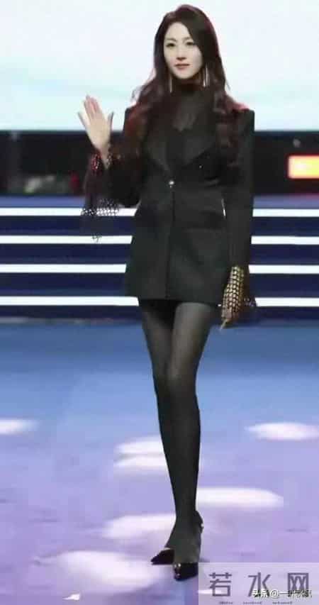 评委比模特都要漂亮，身材简直是天花板，身材高挑，气质优雅迷人