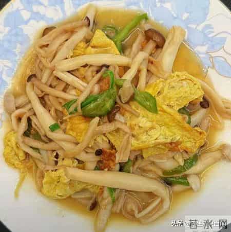 钾是香蕉的18倍，建议中老年隔天吃一次它，腿脚有劲，对肝脏也好