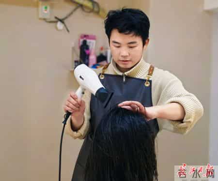 有人从云南、河南来武汉找他理发