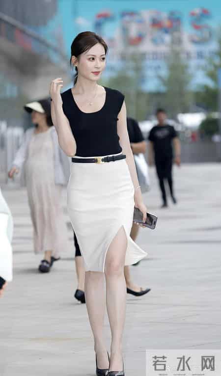 黑白天秤|商圈街头的极简氛围感穿搭