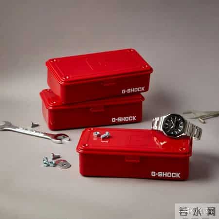 2026 腕表新风向：全金属、黑色系走红，好表就该日常百搭