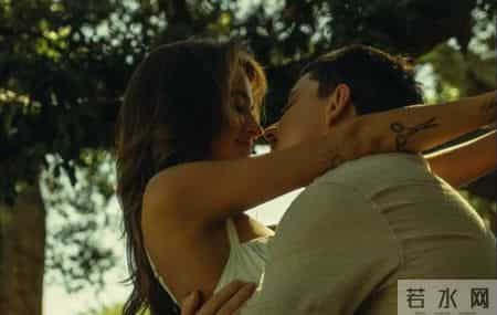 从心理学上看，任何男人和女人，异性之间只要接触的久了，就一定会产生感情。所以要和朋友的伴侣主动保持距离，这是人成熟的标志。