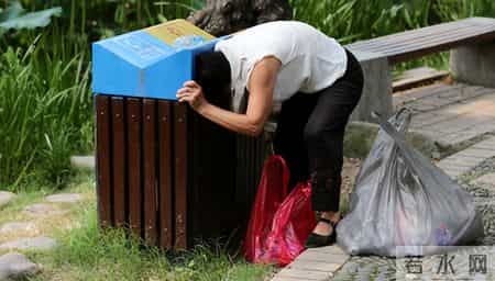 04年，父亲把双胞胎女儿送人，20年后疯狂寻找，只想知道过得如何
