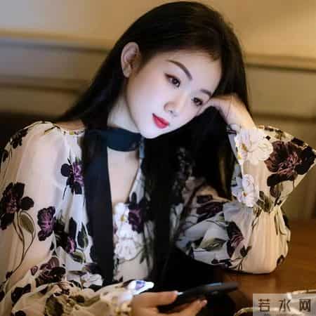 黑色花朵刺绣网纱罩衫穿搭