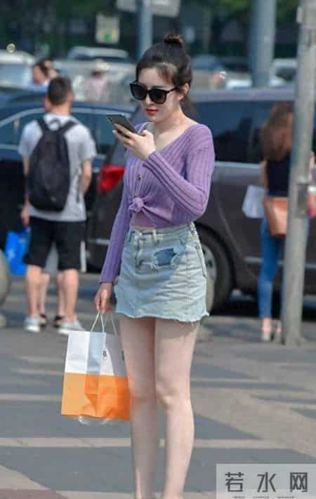 上班穿什么？周一穿一件白色连衣裙,简约又不失大气の感觉