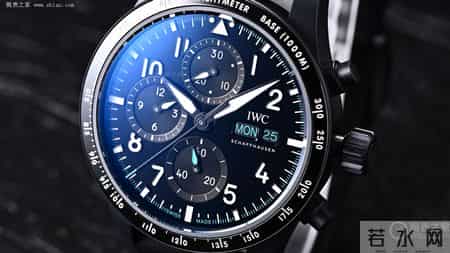 哑光黑+马石油绿:IWC飞计的赛车基因