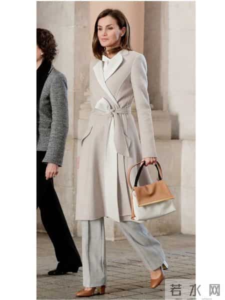 看西班牙王后穿大衣，我悟了：裙过膝，露脚踝，不配牛仔裤才高级