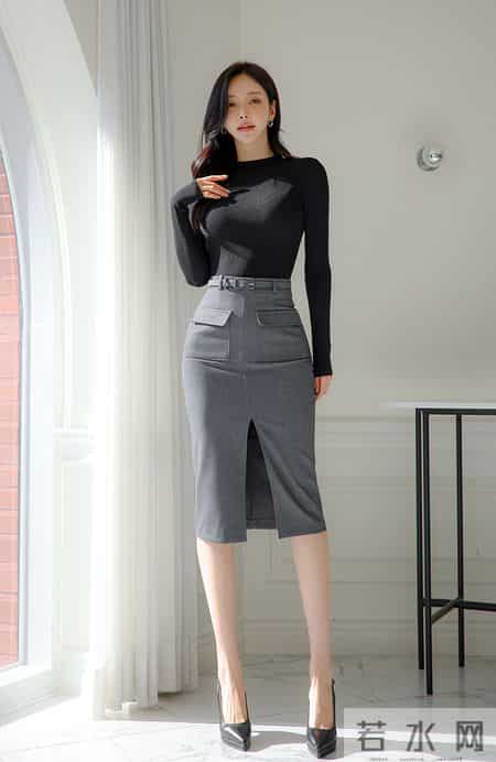 黑灰通勤轻熟套装｜是柔光里的职场气质美人