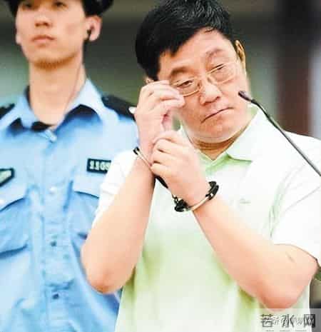 结婚23年她的内衣都是丈夫洗，在丈夫入狱后，她为夫还债三千万