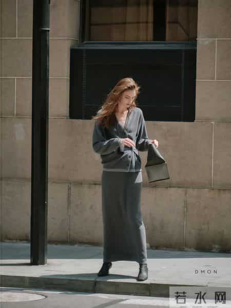 毛衣+半裙，越松弛越高级！