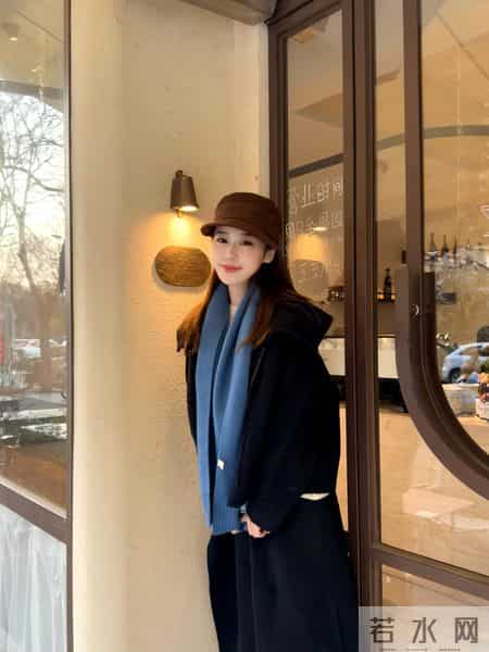 想要黑色大衣不沉闷？试试这样穿搭，时髦又高级！